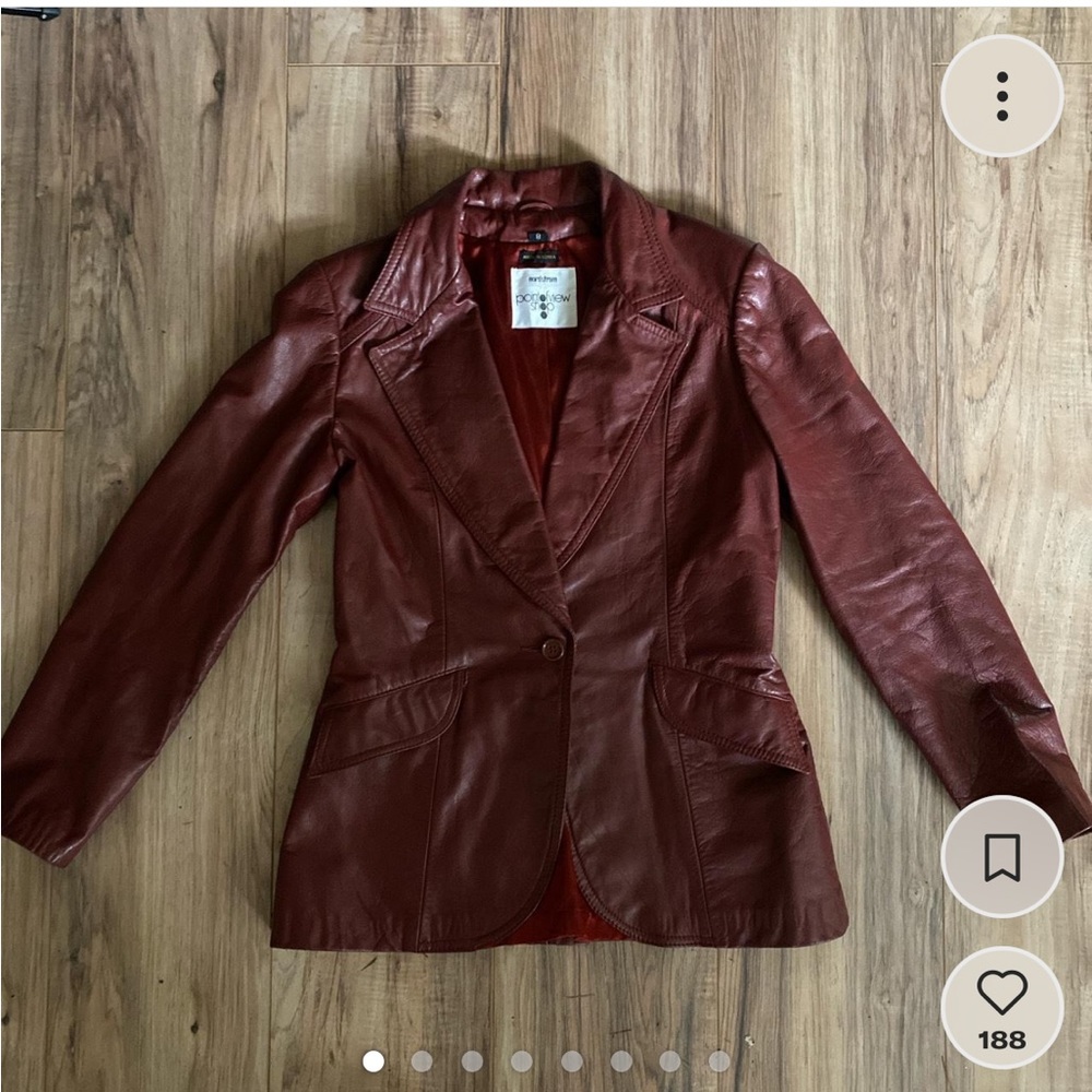 Gorgeous cherry cola red leather jacket 🍒